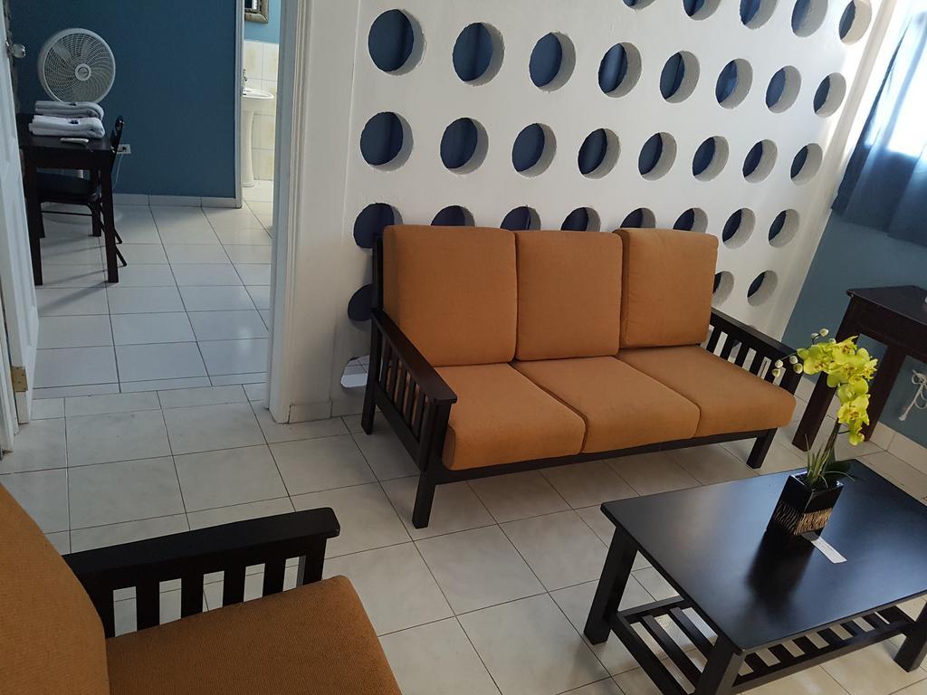 Trinity Lodge - Extended Stay Порт о Пренс Екстериор снимка